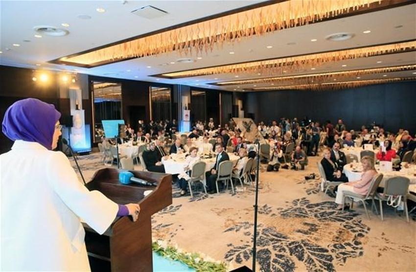Cumhurbaşkanı Erdoğan’ın eşi Emine Erdoğan TOGEMDER iftarına katıldı