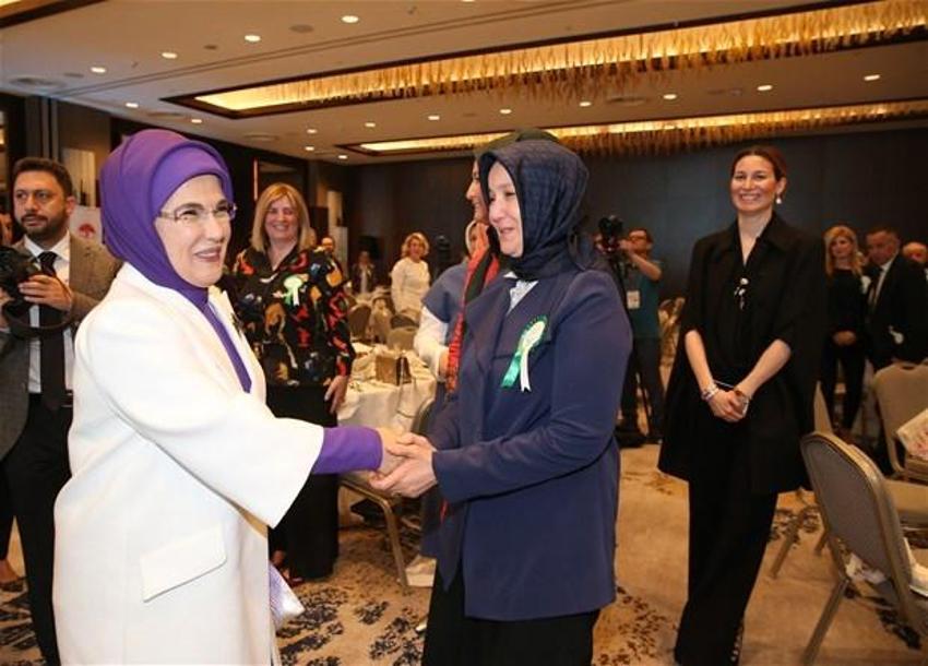Cumhurbaşkanı Erdoğan’ın eşi Emine Erdoğan TOGEMDER iftarına katıldı