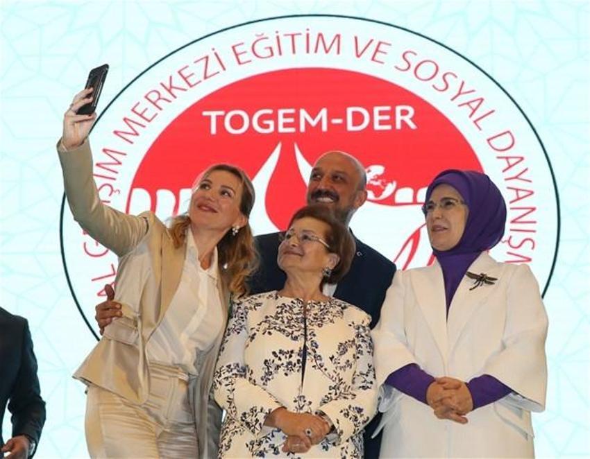 Cumhurbaşkanı Erdoğan’ın eşi Emine Erdoğan TOGEMDER iftarına katıldı