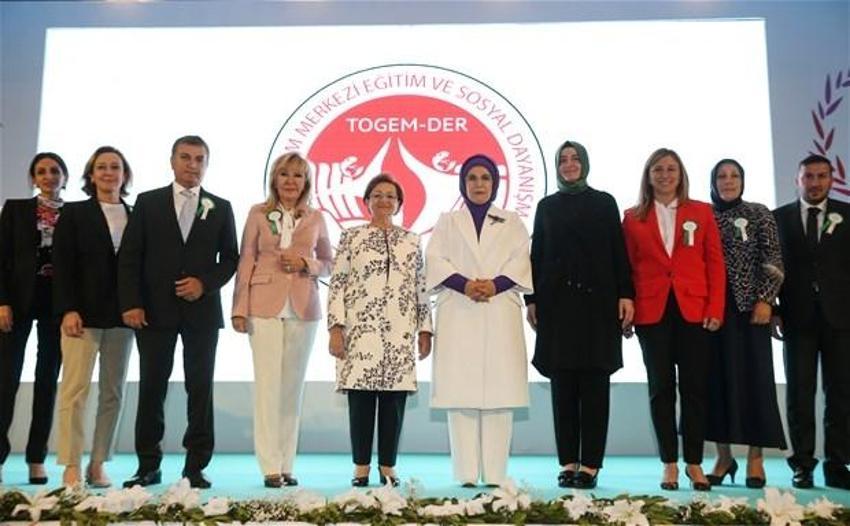 Cumhurbaşkanı Erdoğan’ın eşi Emine Erdoğan TOGEMDER iftarına katıldı
