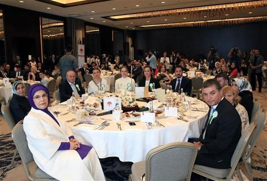 Cumhurbaşkanı Erdoğan’ın eşi Emine Erdoğan TOGEMDER iftarına katıldı