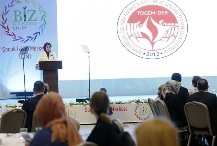 Cumhurbaşkanı Erdoğan’ın eşi Emine Erdoğan TOGEMDER iftarına katıldı