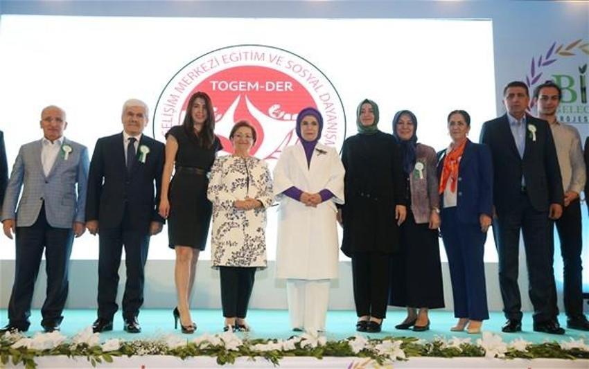 Cumhurbaşkanı Erdoğan’ın eşi Emine Erdoğan TOGEMDER iftarına katıldı