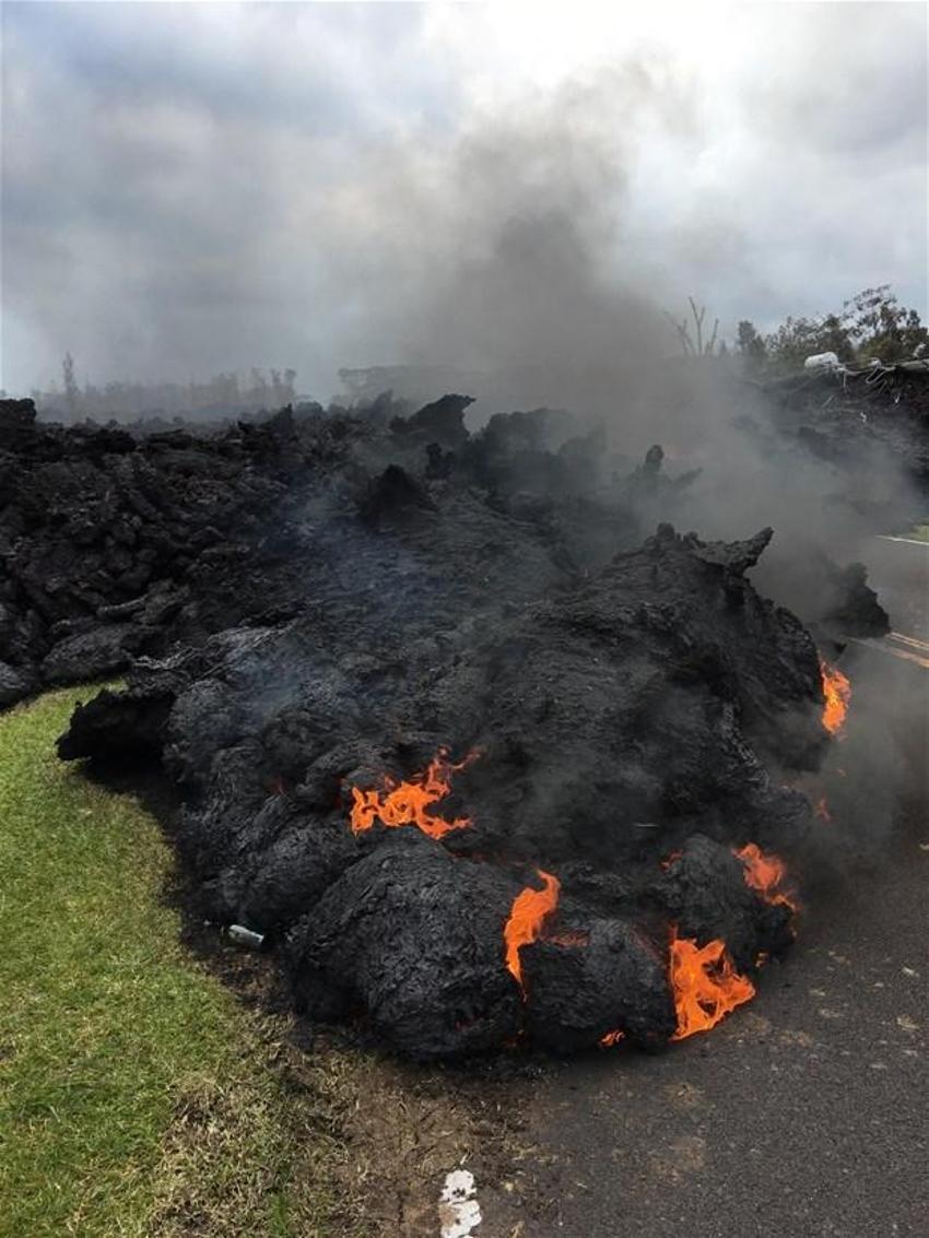 Hawaii'de Kilauea Yanardağı faaliyete geçti! Dehşete düşüren kareler