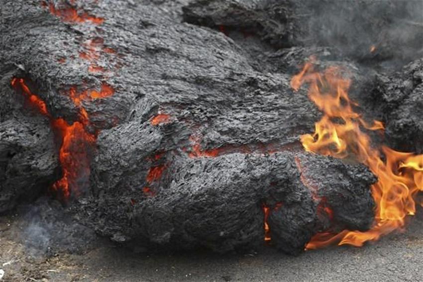 Hawaii'de Kilauea Yanardağı faaliyete geçti! Dehşete düşüren kareler