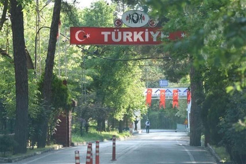 Yunanistan sınırında şaşırtan olay! Kepçeyle yanlışlıkla sınırdan geçti