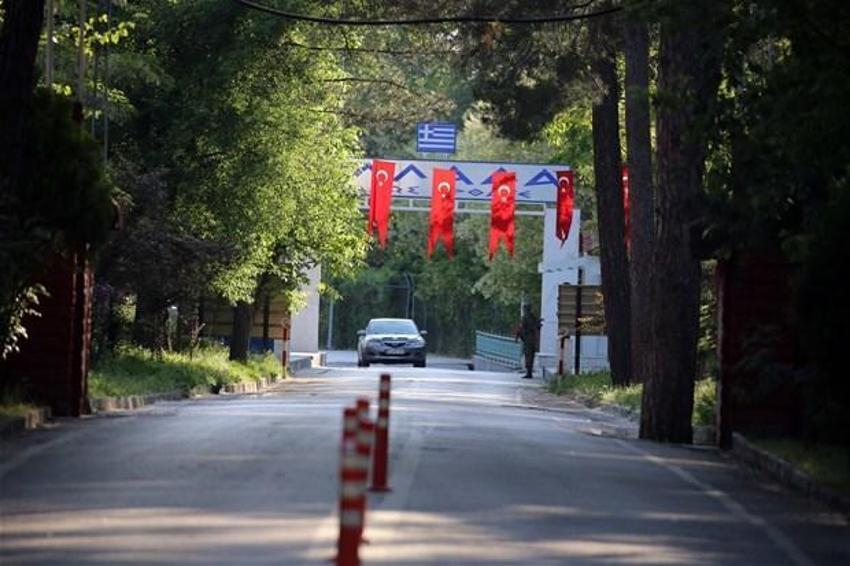 Yunanistan sınırında şaşırtan olay! Kepçeyle yanlışlıkla sınırdan geçti
