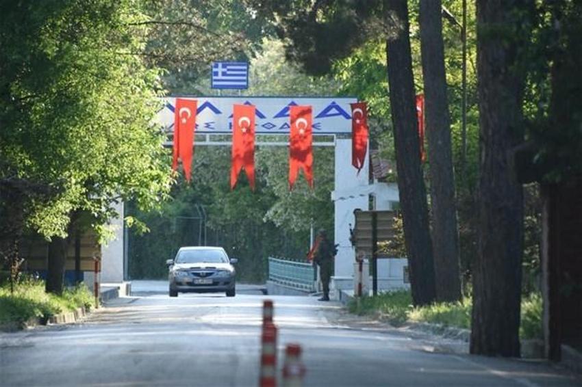 Yunanistan sınırında şaşırtan olay! Kepçeyle yanlışlıkla sınırdan geçti