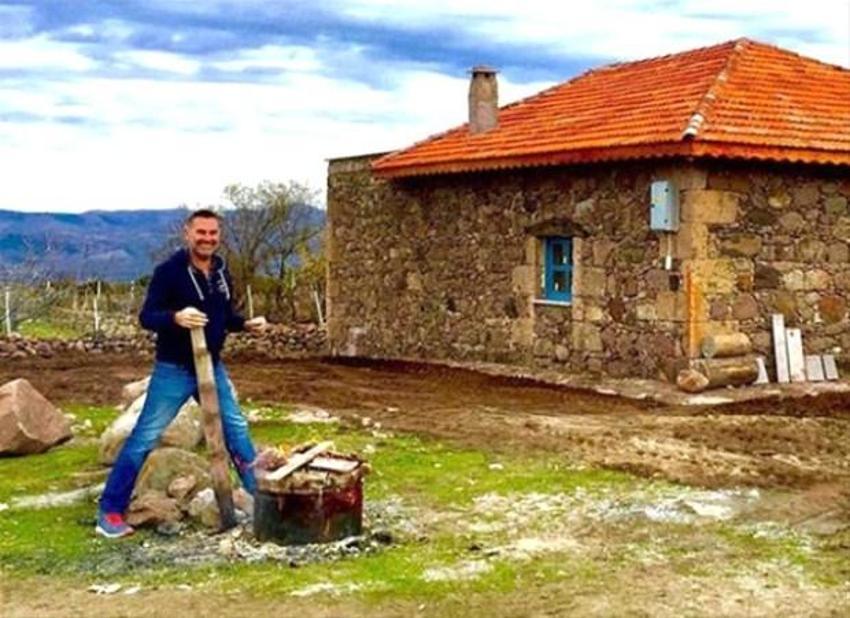 Ünlüler İstanbul'dan tasını tarağını toplayıp kaçıyor! Usta oyuncu, 'Ailem ve benim için en doğru karar' diyerek duyurdu