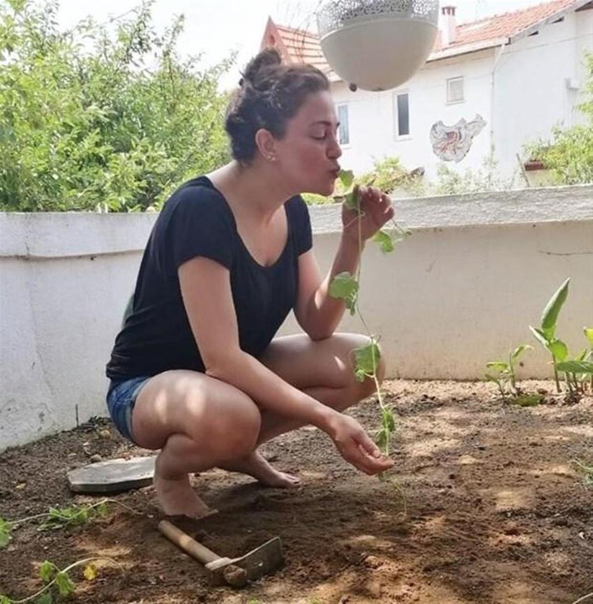 Ünlüler İstanbul'dan tasını tarağını toplayıp kaçıyor! Usta oyuncu, 'Ailem ve benim için en doğru karar' diyerek duyurdu