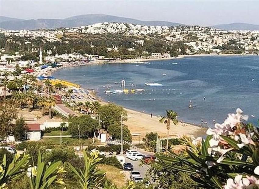 Ünlüler İstanbul'dan tasını tarağını toplayıp kaçıyor! Usta oyuncu, 'Ailem ve benim için en doğru karar' diyerek duyurdu