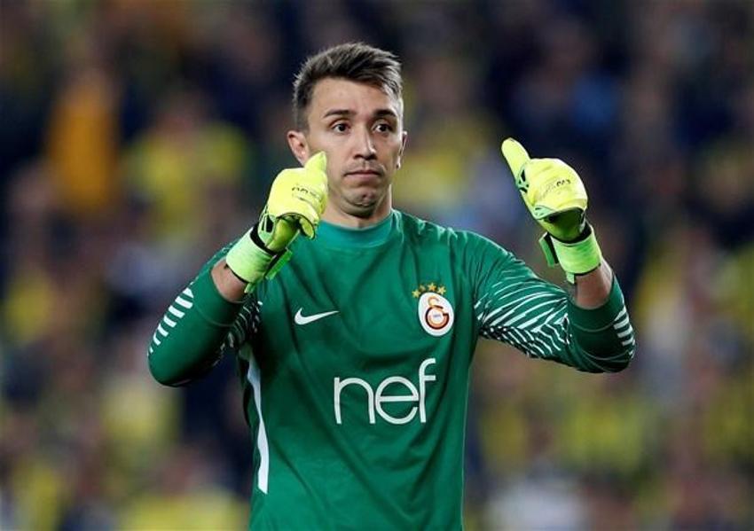 Muslera Taffarel ve Mondragon'u katladı