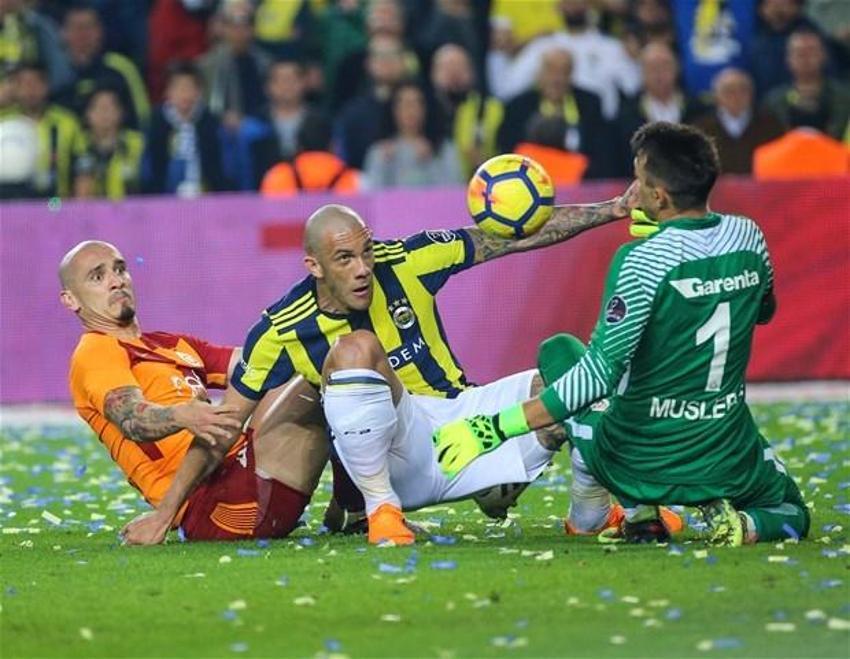 Muslera Taffarel ve Mondragon'u katladı