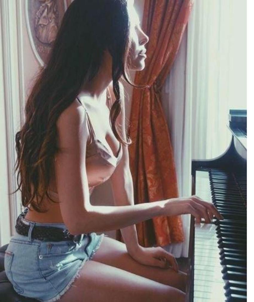 Lola Astanova