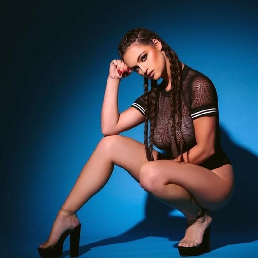 Jamie Leigh - Kinsey Wolanski