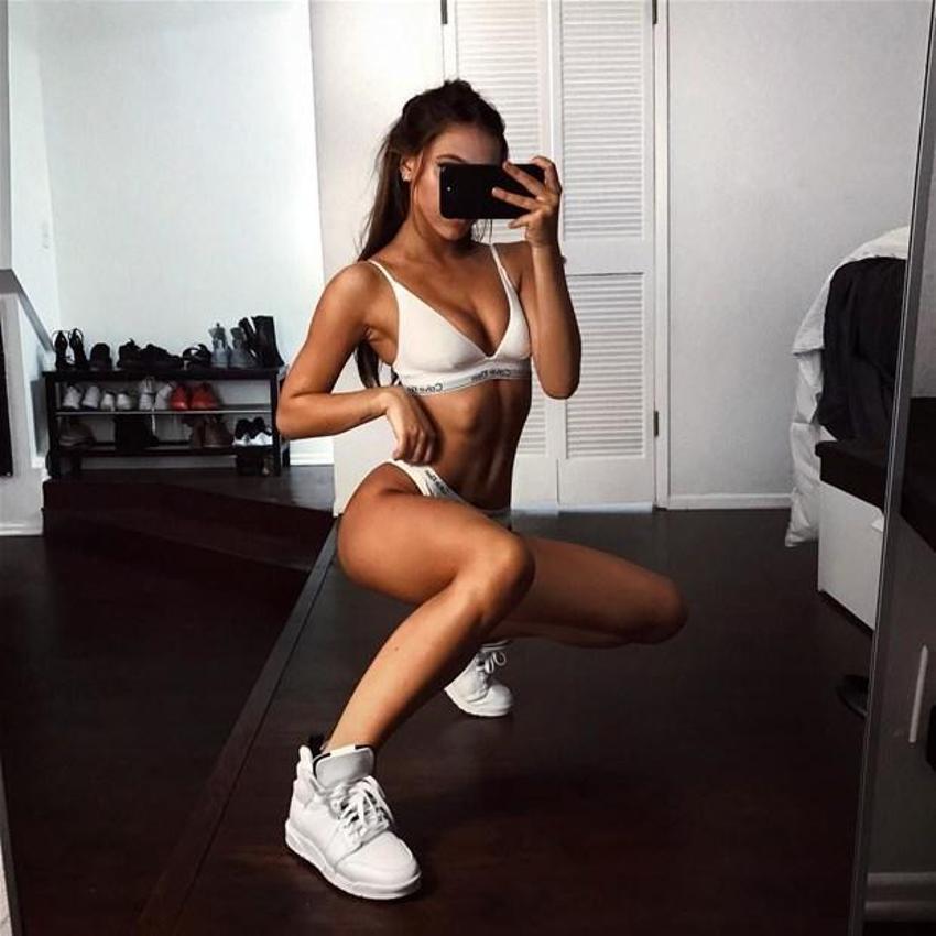 Alexis Ren, Sports Illustrated'ın 2018 kapak güzeli