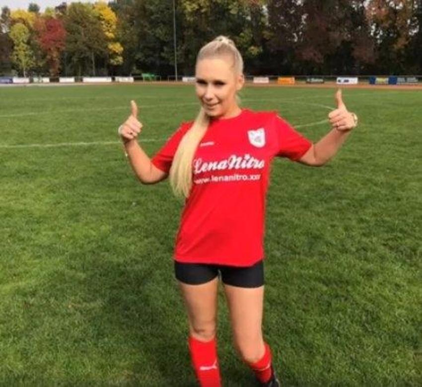 +18 film yıldızı futbol takımına sponsor oldu