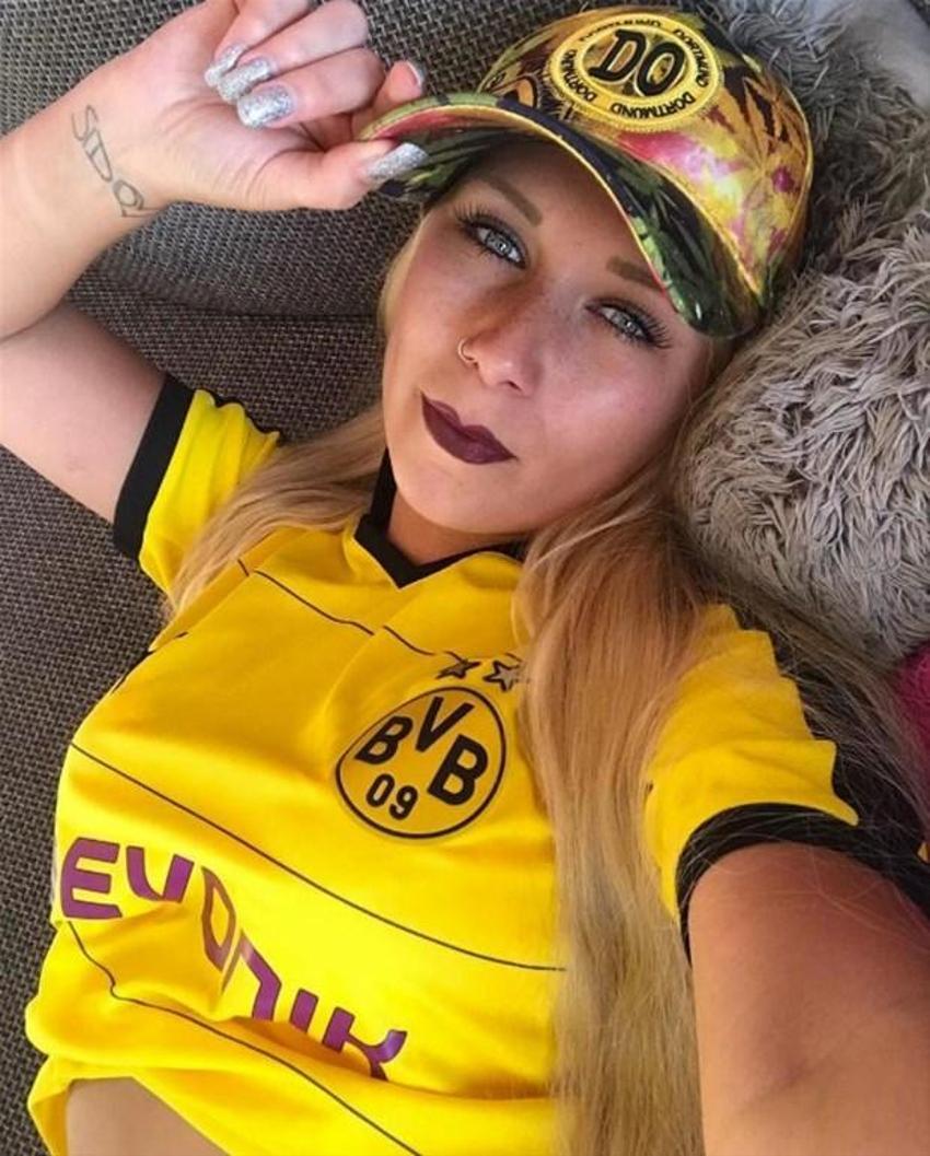 +18 film yıldızı futbol takımına sponsor oldu