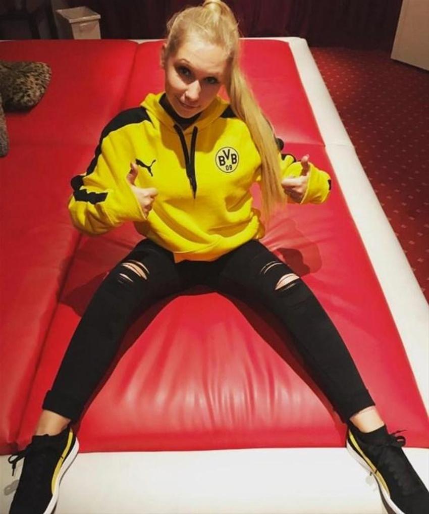 +18 film yıldızı futbol takımına sponsor oldu