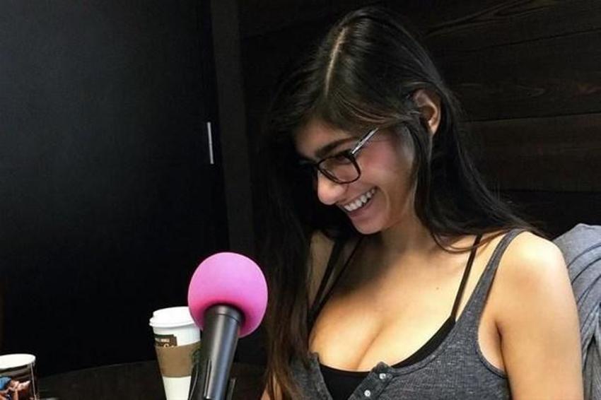 Mia Khalifa'yı reddetti, sosyal medyadan engelledi