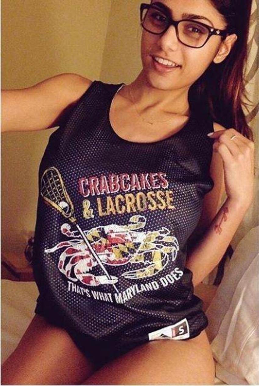 Mia Khalifa'yı reddetti, sosyal medyadan engelledi