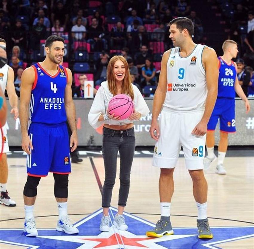 Anadolu Efes - Real Madrid maçı Pembe Top'la başladı