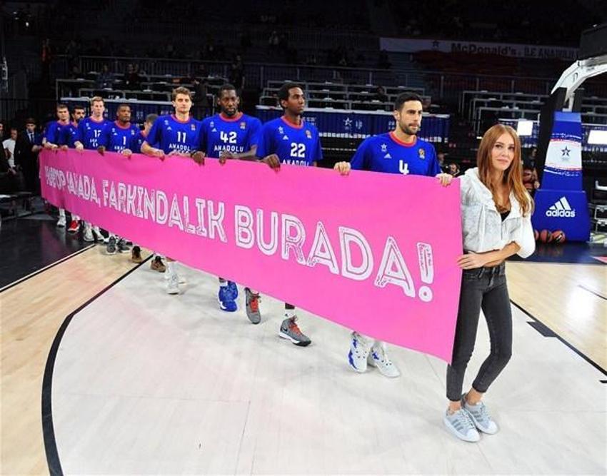 Anadolu Efes - Real Madrid maçı Pembe Top'la başladı