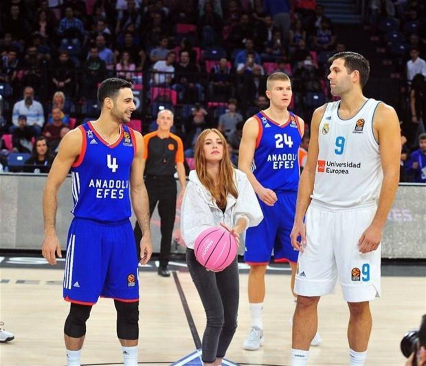 Anadolu Efes - Real Madrid maçı Pembe Top'la başladı
