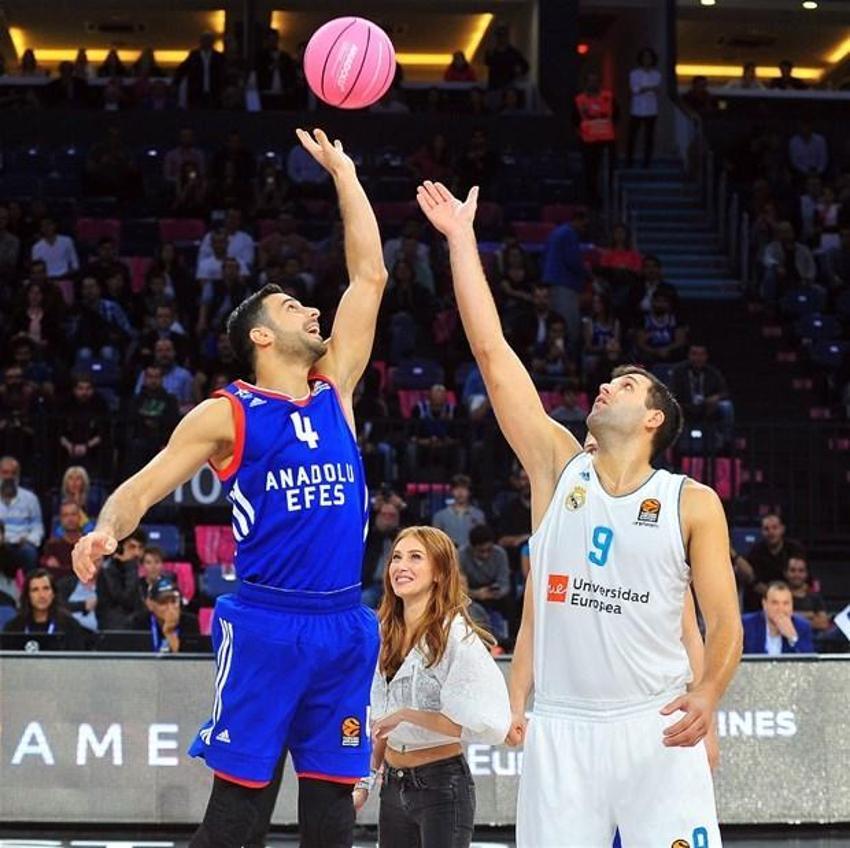 Anadolu Efes - Real Madrid maçı Pembe Top'la başladı