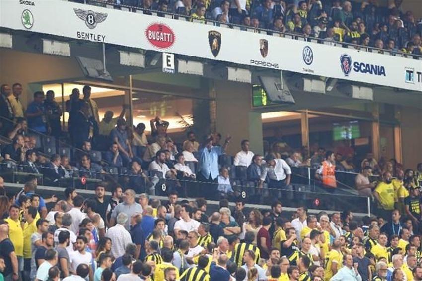 Protokol karıştı: Yöneticilerden olay sözler
