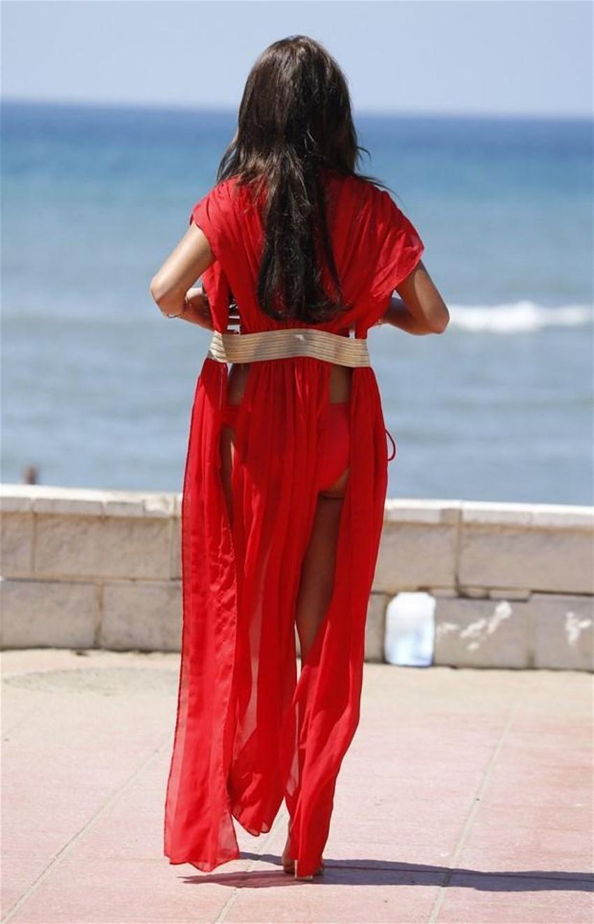 Yazmin Oukhellou