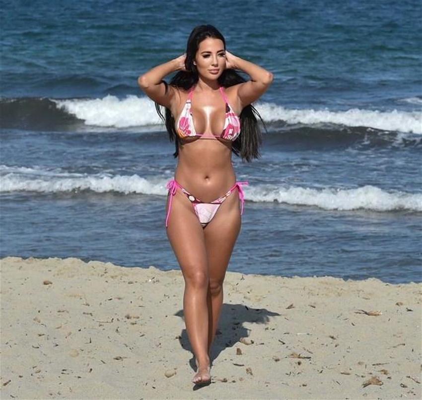 Yazmin Oukhellou