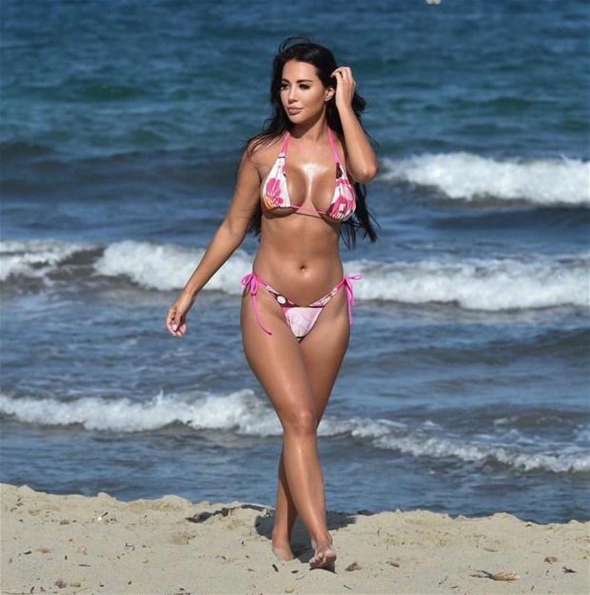 Yazmin Oukhellou