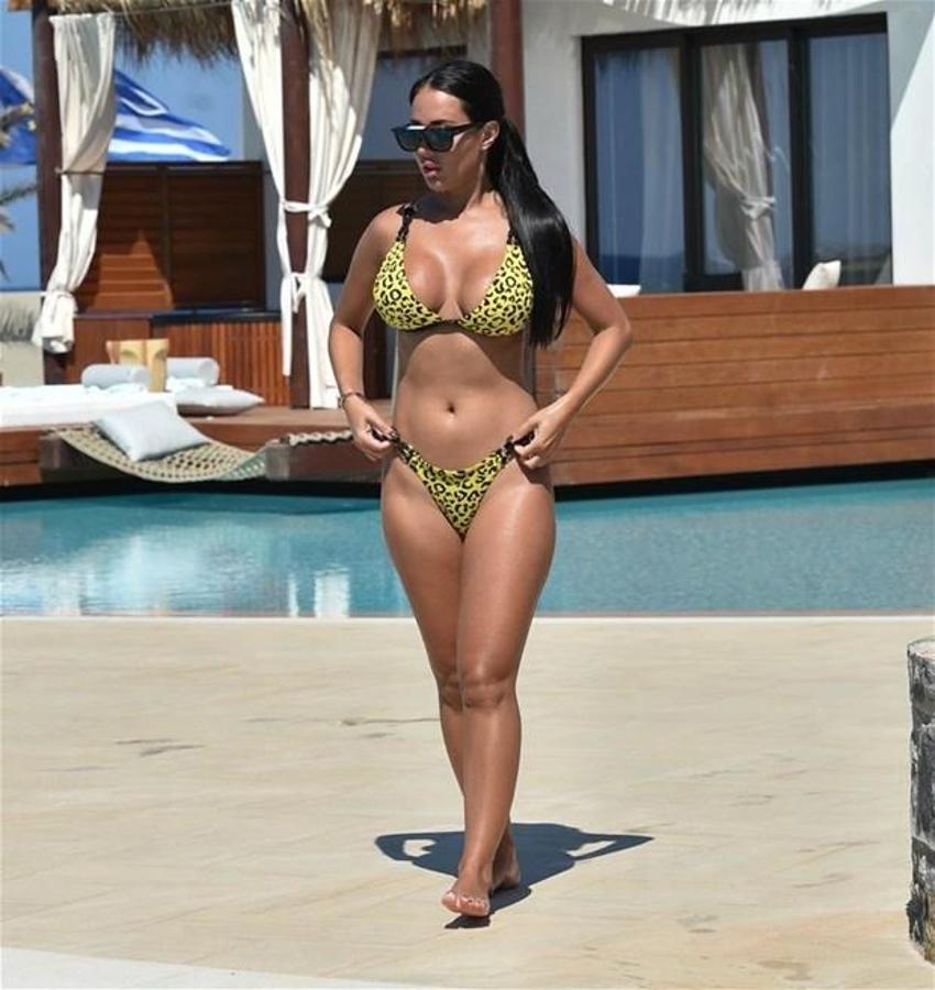 Yazmin Oukhellou