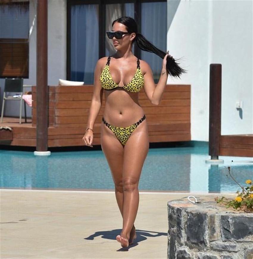 Yazmin Oukhellou