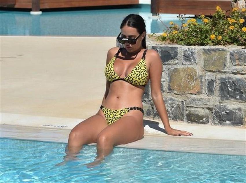 Yazmin Oukhellou