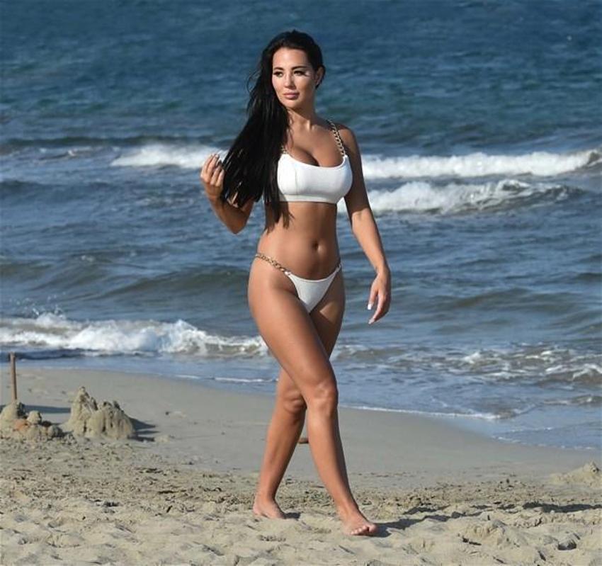 Yazmin Oukhellou