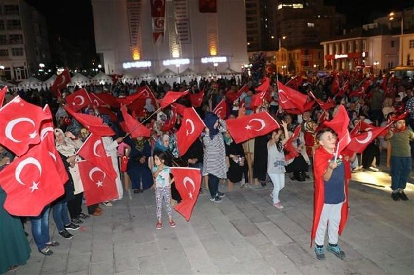 Türkiye 'Demokrasi Nöbeti'nde