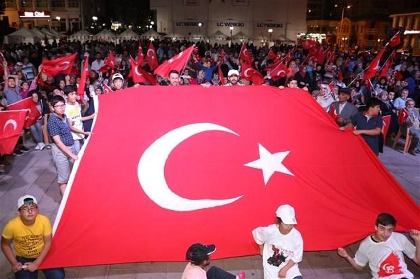 Türkiye 'Demokrasi Nöbeti'nde