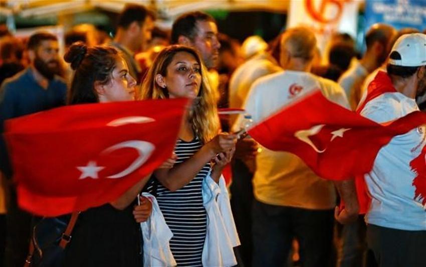 Türkiye 'Demokrasi Nöbeti'nde