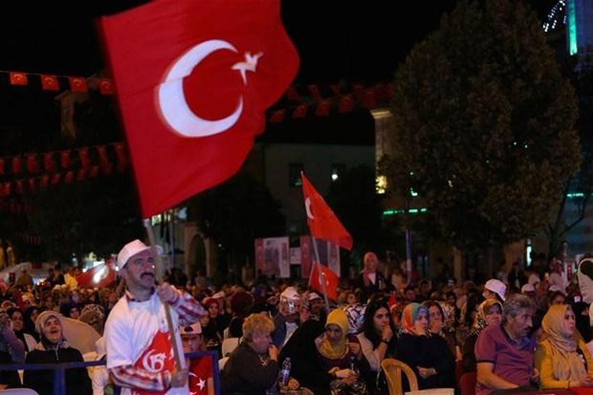 Türkiye 'Demokrasi Nöbeti'nde