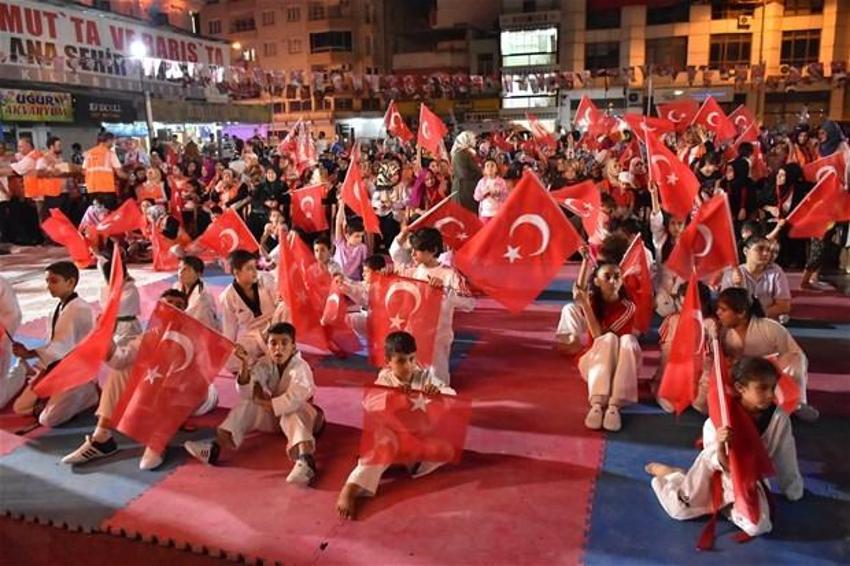 Türkiye 'Demokrasi Nöbeti'nde