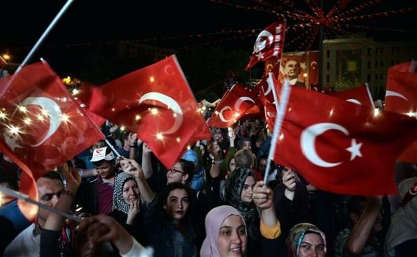 Türkiye 'Demokrasi Nöbeti'nde