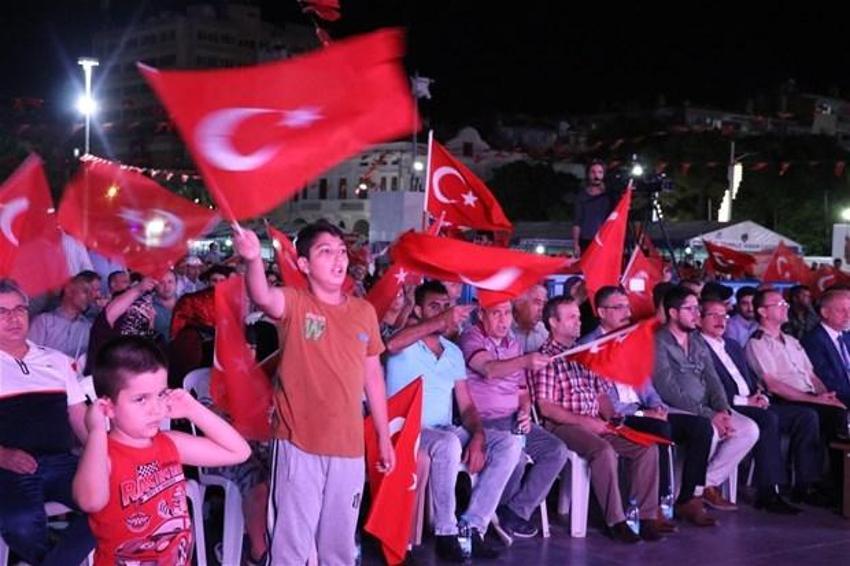 Türkiye 'Demokrasi Nöbeti'nde