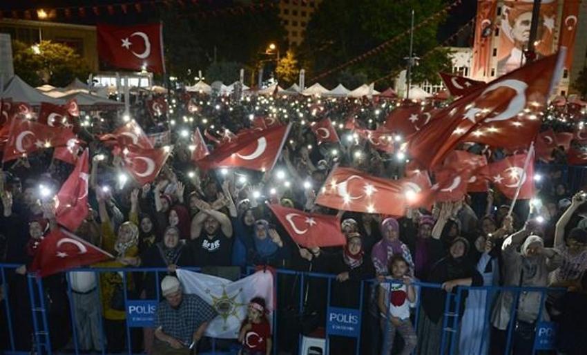 Türkiye 'Demokrasi Nöbeti'nde