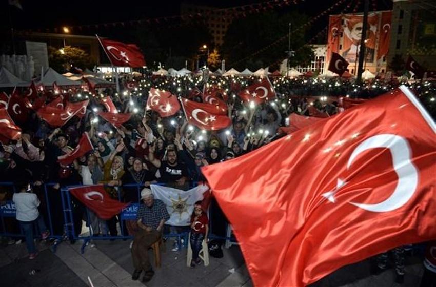 Türkiye 'Demokrasi Nöbeti'nde