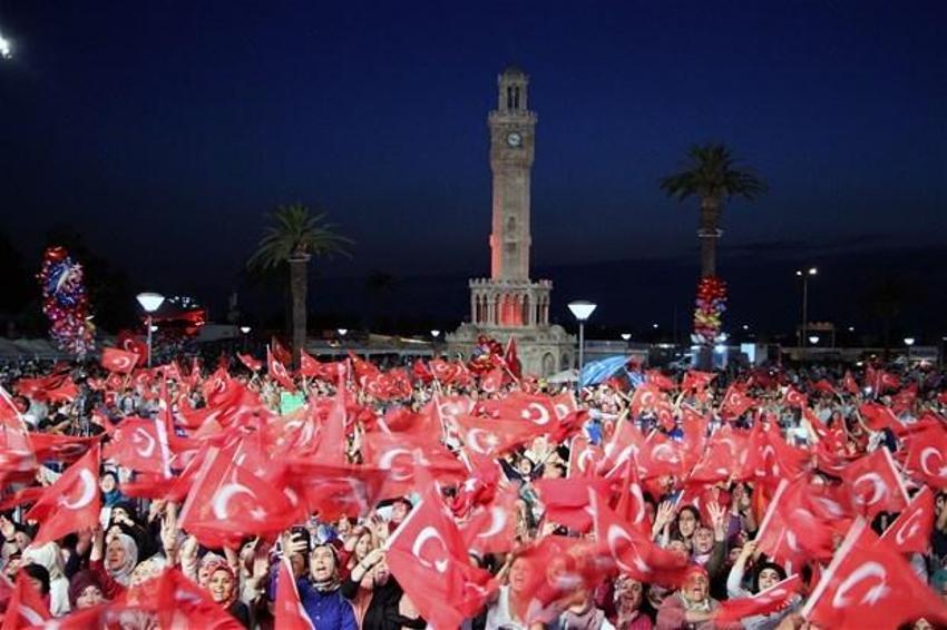 Türkiye 'Demokrasi Nöbeti'nde
