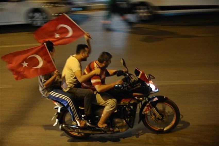 Türkiye 'Demokrasi Nöbeti'nde