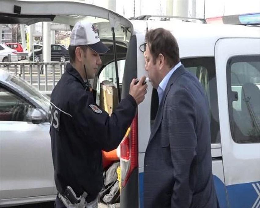 Oyuncu Şoray Uzun'un otomobiline TOMA çarptı