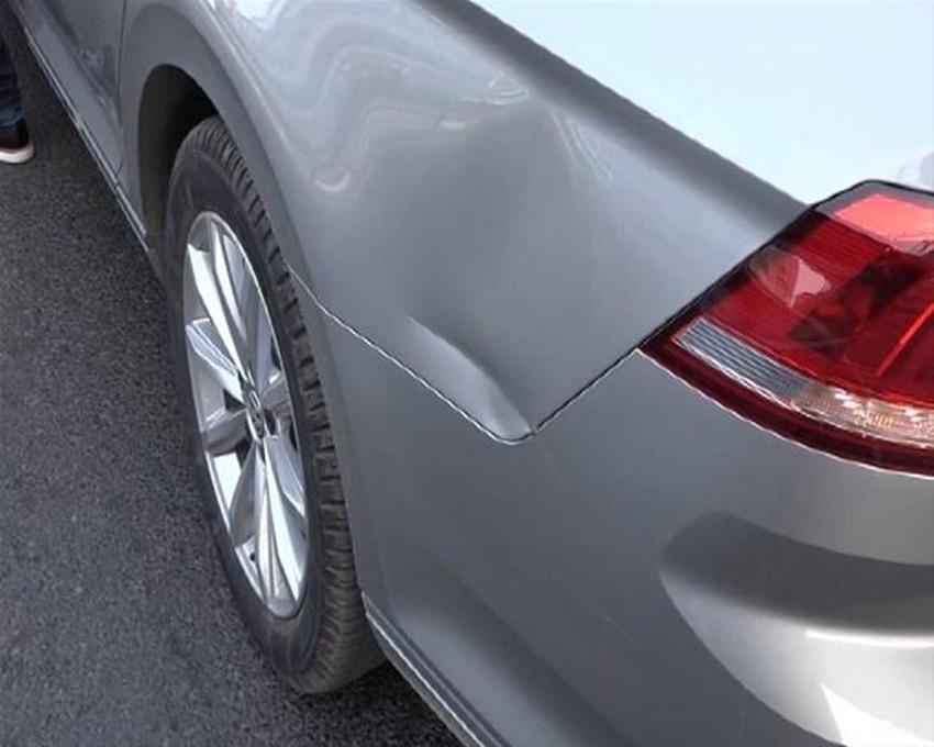 Oyuncu Şoray Uzun'un otomobiline TOMA çarptı